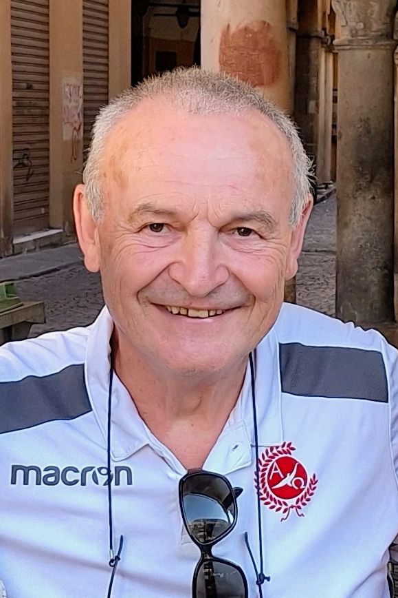 La cerimonia religiosa sarà celebrata Giovedì 15 Aprile alle ore 15,00 nella Chiesa parrocchiale di Dueville.
La veglia di preghiera sarà recitata Mercoledì 15 Aprile alle ore 19,00 in Chiesa  a Dueville.